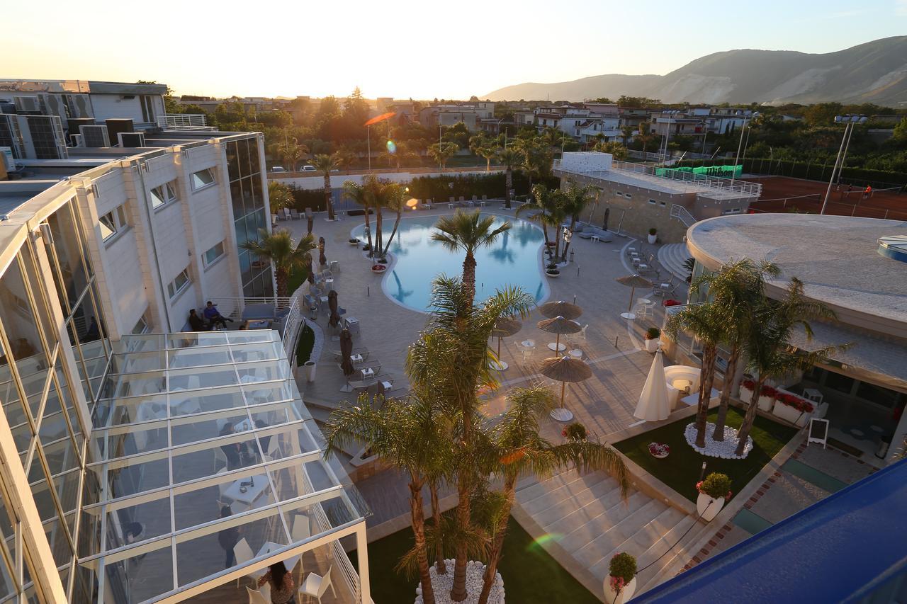 Dubaivillage Resort Camposano