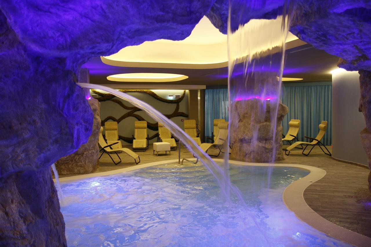Dubaivillage Resort Camposano